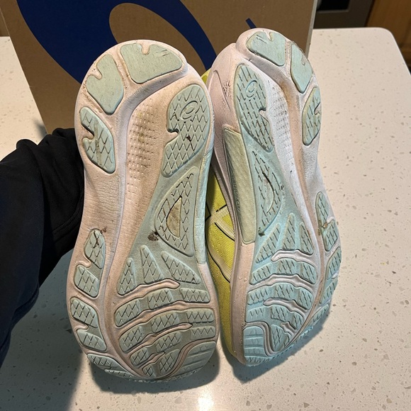 ASICS GEL-KAYANO 30 in Glow Yellow/White - Picture 4 of 7